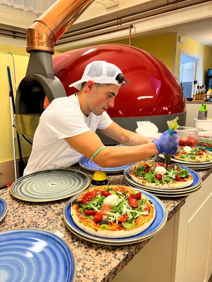 Albergo Ristorante La Torretta 카스틸리오네 델 페폴리 외부 사진