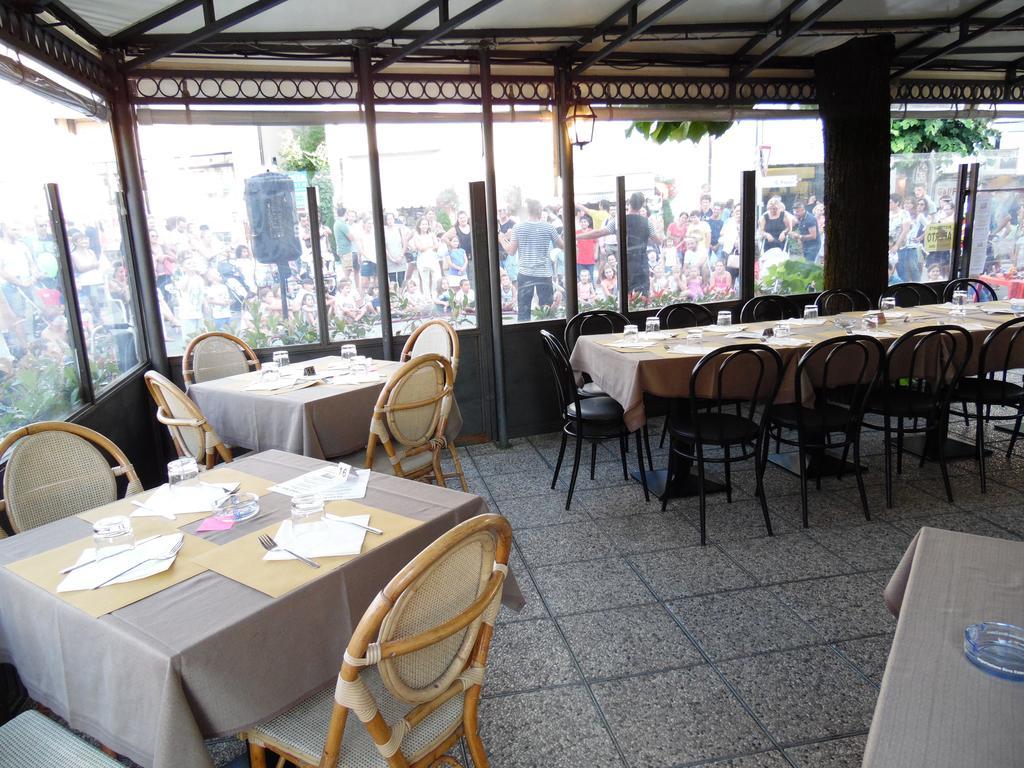 Albergo Ristorante La Torretta 카스틸리오네 델 페폴리 외부 사진