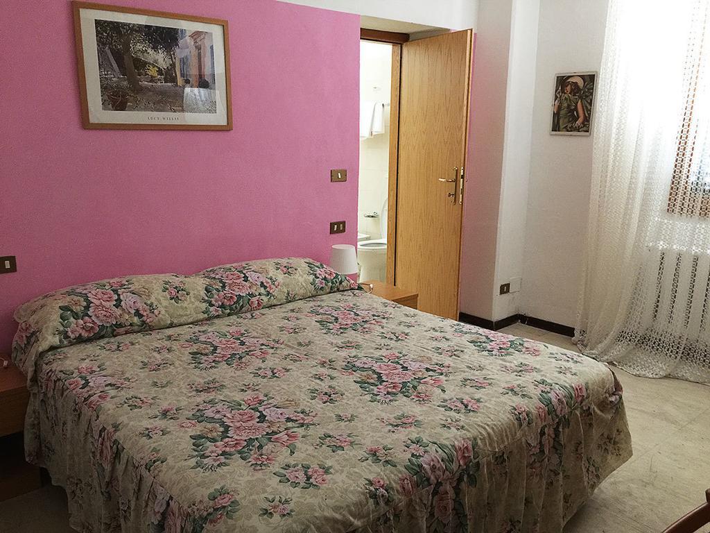 Albergo Ristorante La Torretta 카스틸리오네 델 페폴리 객실 사진