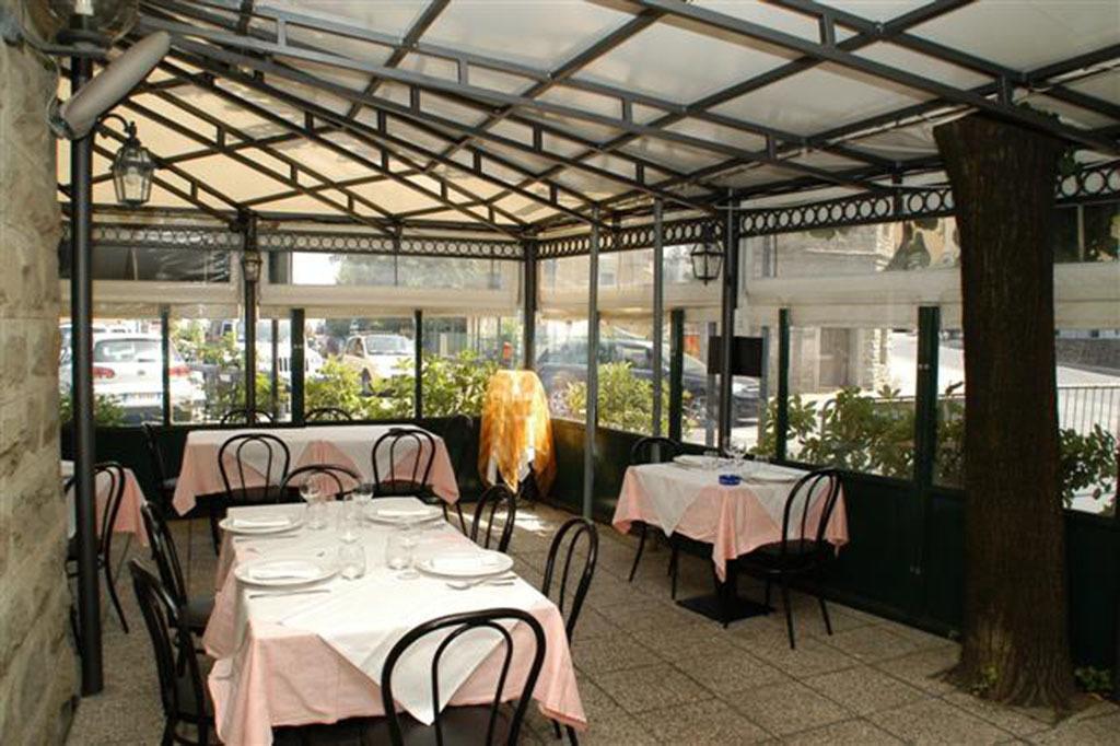 Albergo Ristorante La Torretta 카스틸리오네 델 페폴리 외부 사진