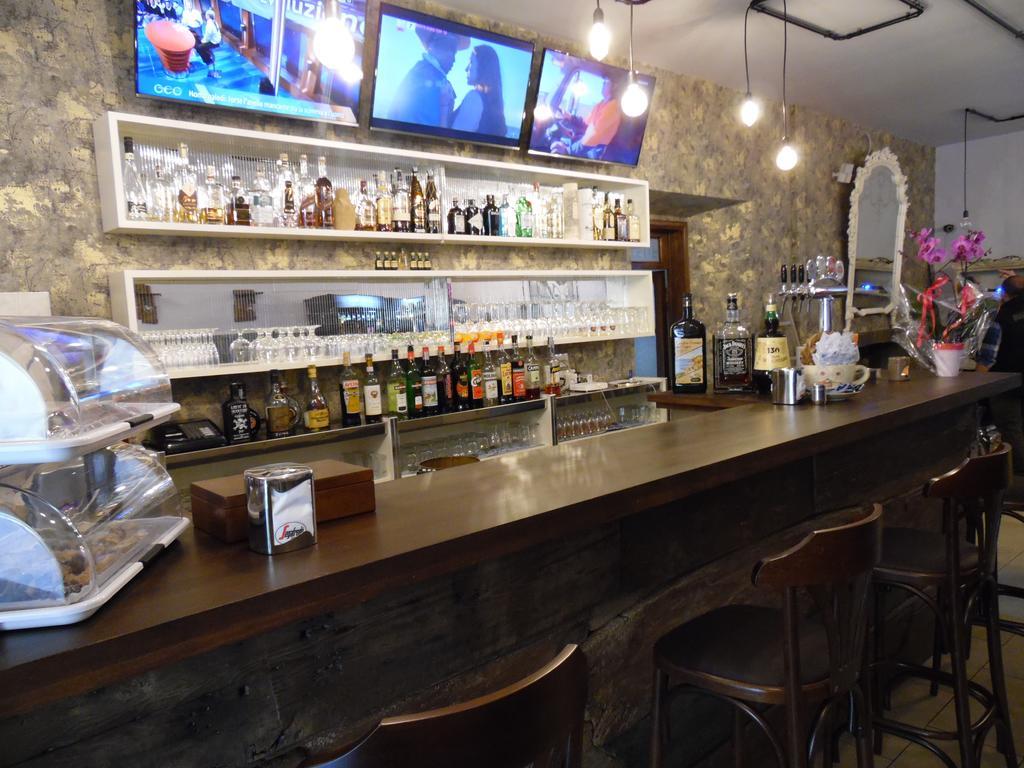 Albergo Ristorante La Torretta 카스틸리오네 델 페폴리 외부 사진