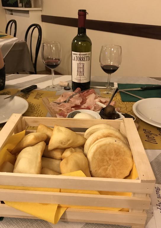 Albergo Ristorante La Torretta 카스틸리오네 델 페폴리 외부 사진