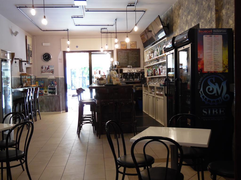 Albergo Ristorante La Torretta 카스틸리오네 델 페폴리 외부 사진